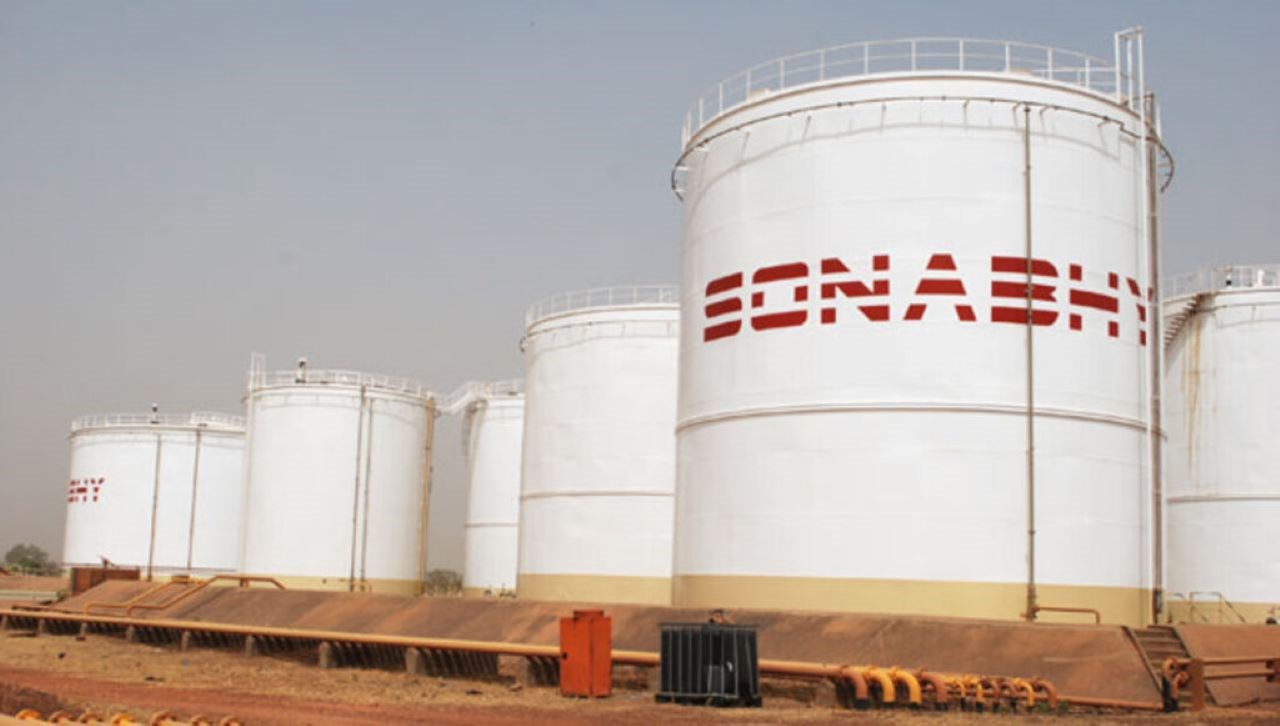 A handshake sealing the partnership with SONABHY.